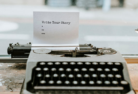 Free Retro Typewriter With A Piece Of Paper Psd