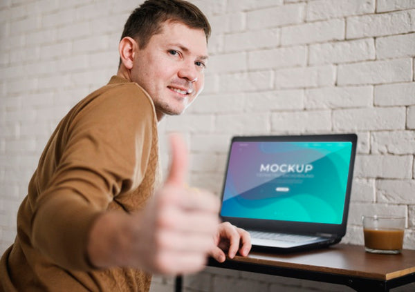 Free Side View Of Man Giving Thumbs Up While Working From Home Psd