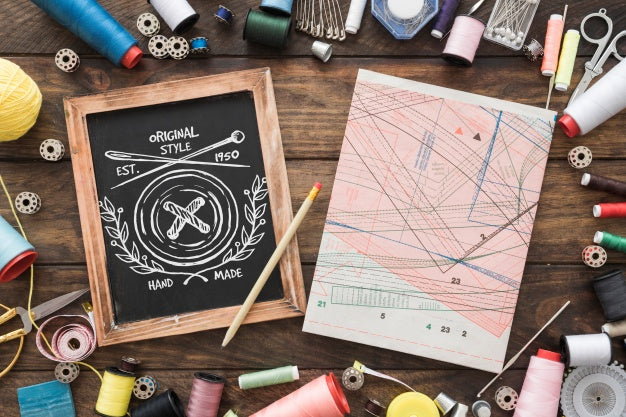 Free Slate Mockup With Sewing Concept Psd