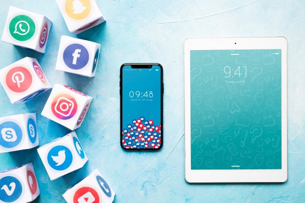 Free Smartphone And Tablet Mockup With Social Media Concept Psd