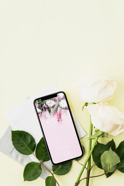 Free Smartphone Mockup And Flowers Psd