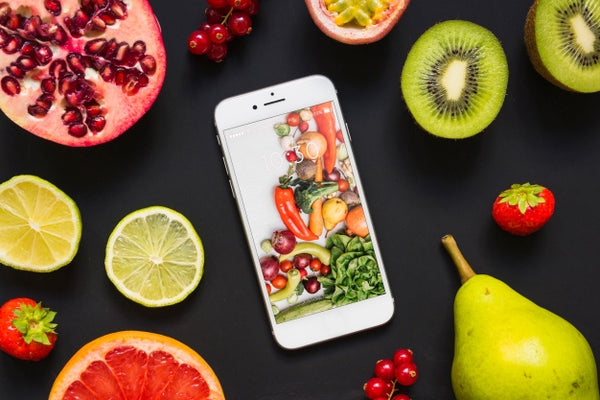 Free Smartphone Mockup With Healthy Food Concept Psd