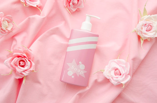 Free Soap Bottle On Pink Fabric Background Psd