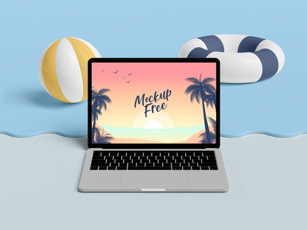 Free Summer Concept With Laptop And Sea Psd