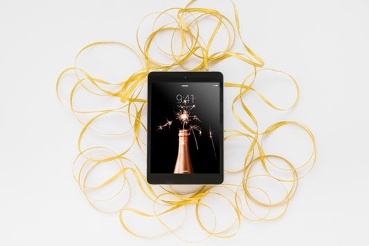 Free Tablet Mockup With New Year Decoration Psd