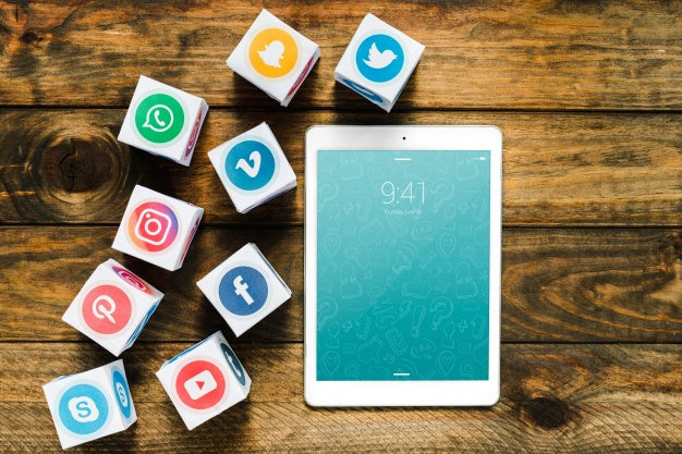 Free Tablet Mockup With Social Media Concept Psd