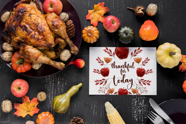 Free Thanksgiving Mockup With Cover Or Paper Psd