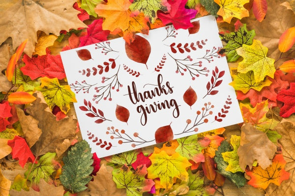 Free Thanksgiving Mockup With Cover Or Paper Psd