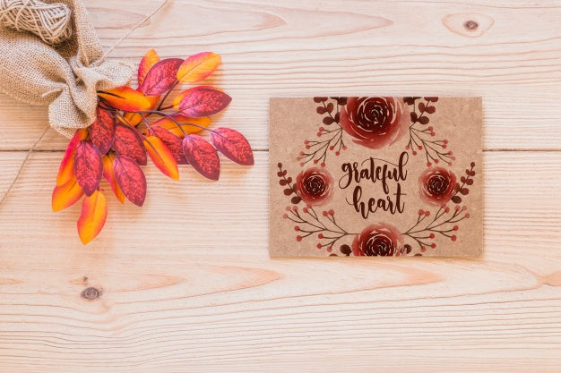 Free Thanksgiving Mockup With Greeting Card Psd
