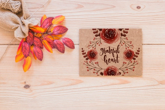 Free Thanksgiving Mockup With Greeting Card Psd