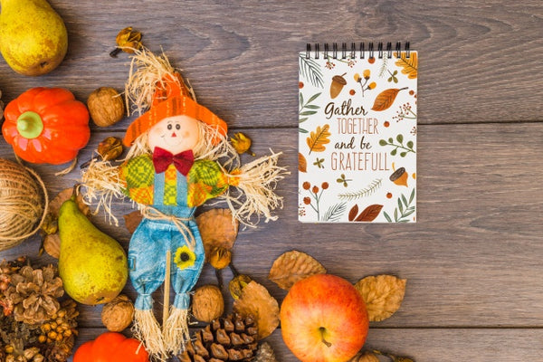 Free Thanksgiving Mockup With Notepad Psd