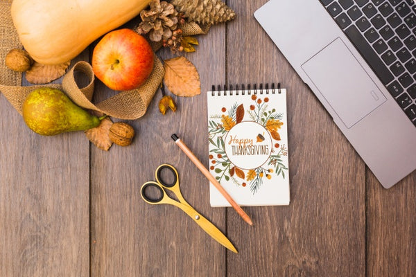Free Thanksgiving Mockup With Notepad Psd