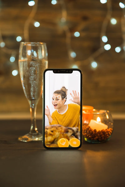 Free Thanksgiving Mockup With Smartphone Psd