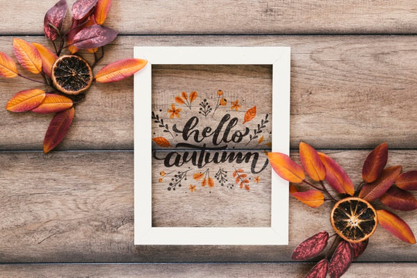 Free Top View Autumn Mock-Up On Wooden Background Psd