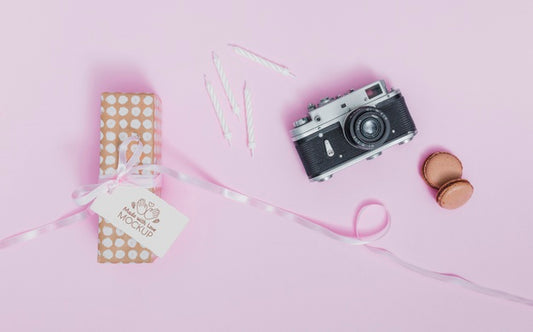 Free Top View Birthday Gift With Ribbon And Tag Psd