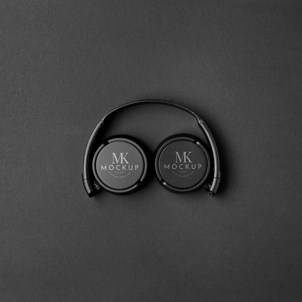 Free Top View Headphones On Dark Background Psd