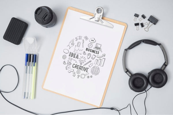 Free Top View Headphones With Clipboard Psd
