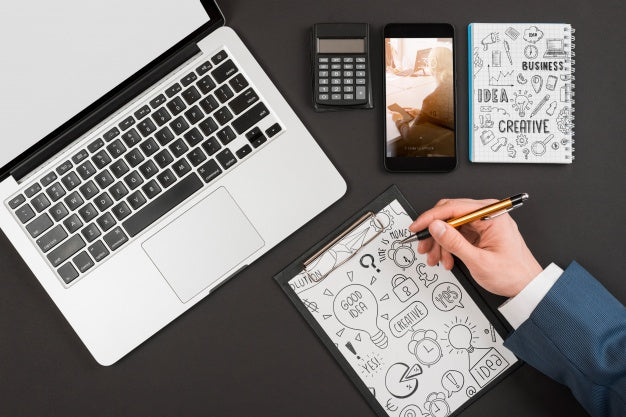 Free Top View Of Businessman Writing On Clipboard Psd