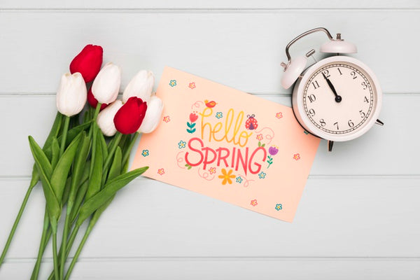 Free Top View Of Clock With Card And Spring Tulips Psd