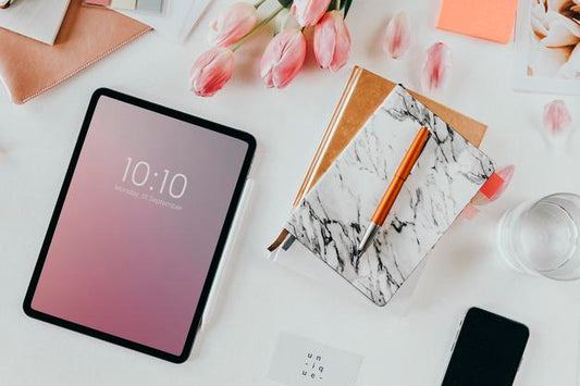 Free Top View Of Digital Devices Mockup On Table Workplace Psd