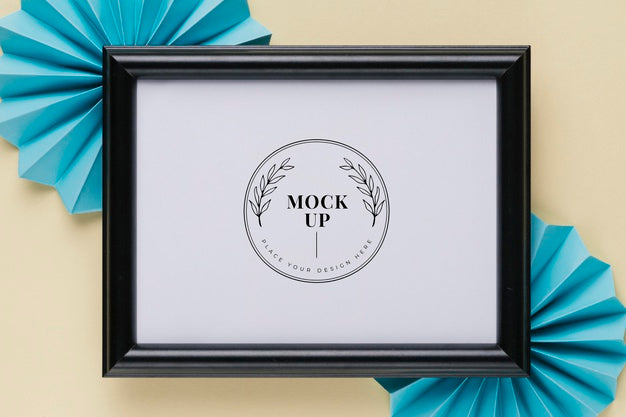 Free Top View Of Mock-Up Frame With Decorations Psd