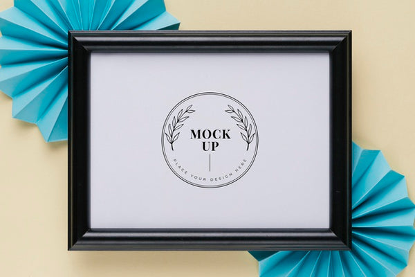 Free Top View Of Mock-Up Frame With Decorations Psd