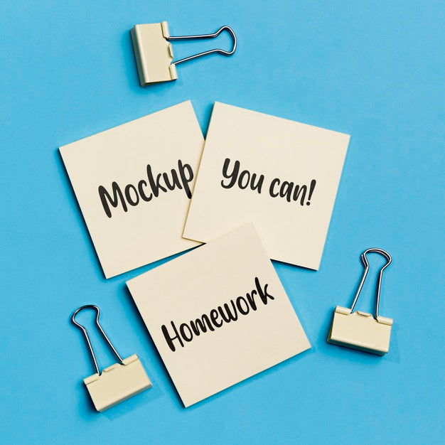 Free Top View Sticky Notes With Paper Clips Psd
