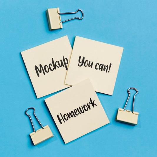 Free Top View Sticky Notes With Paper Clips Psd