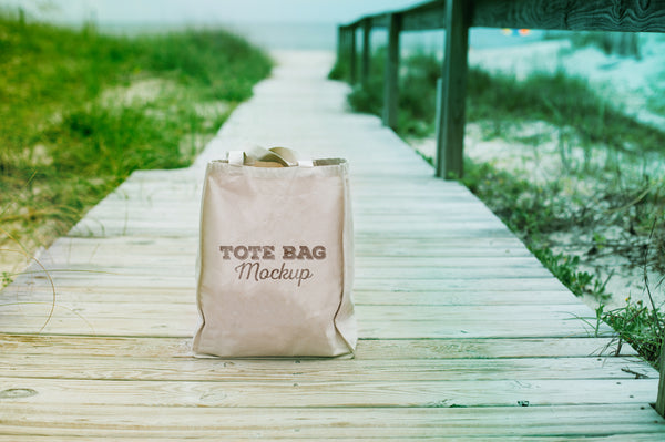 Free Tote Bag On A Beach – Realistic Psd Mockup