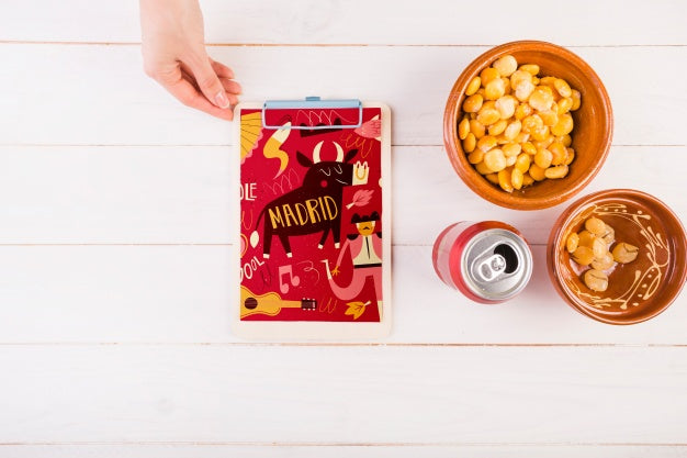 Free Traditional Spanish Food Mockup With Clipboard Psd