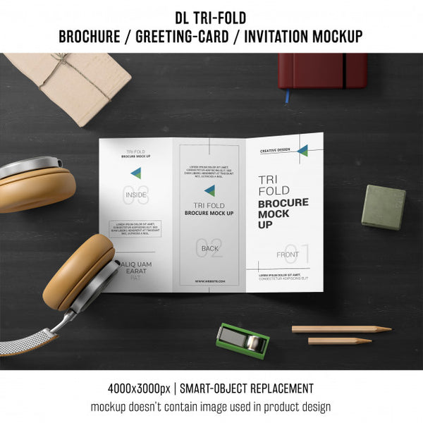 Free Trifold Brochure Or Invitation Mockup With Still Life Concept Psd