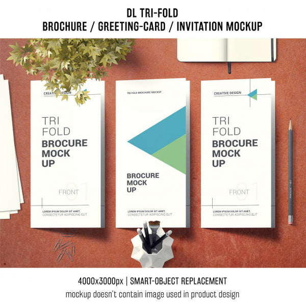 Free Trifold Brochure Or Invitation Mockup With Still Life Concept Psd