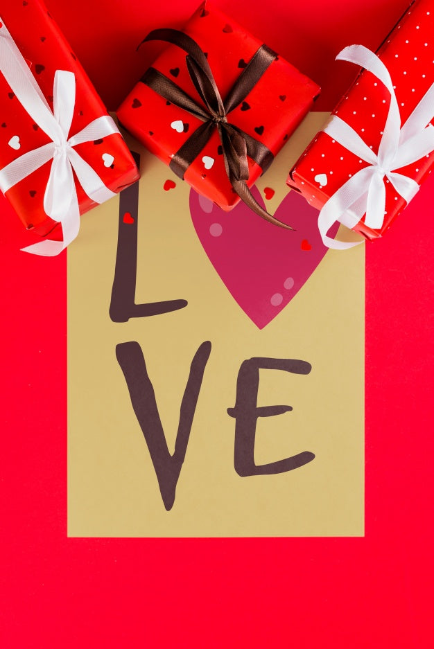 Free Valentines Card Mockup With Presents Psd