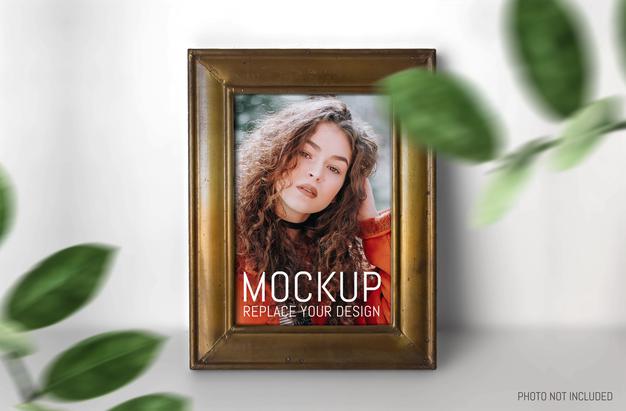 Free Vintage Frame Mockup Psd
