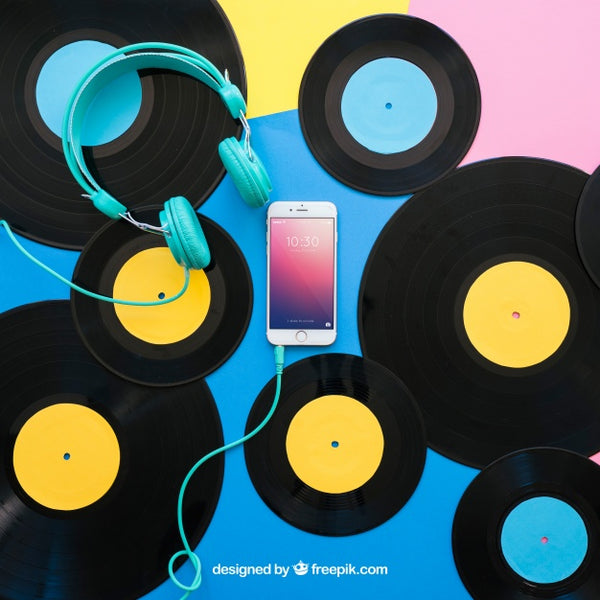 Free Vinyl Mockup With Headphones And Smartphone Psd