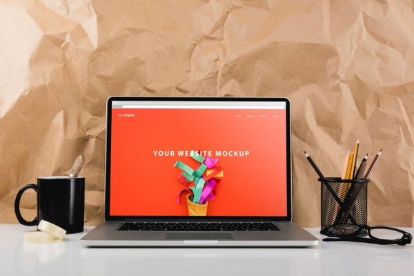 Free Website Mockup With Laptop On Desk Psd