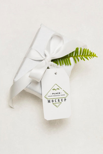 Free White Gift With Mock-Up Tag Psd