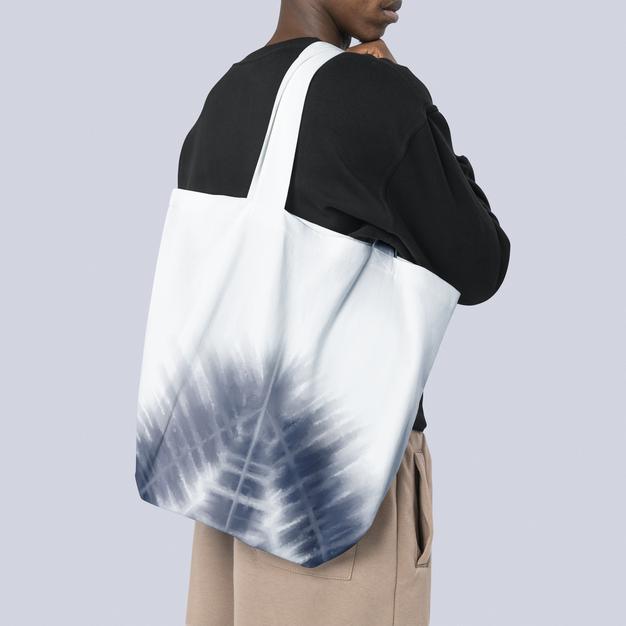 Free White Tote Bag Mockup With Summer Vibes Psd
