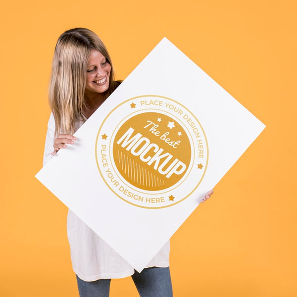 Free Woman Holding Sign Mock-Up Psd