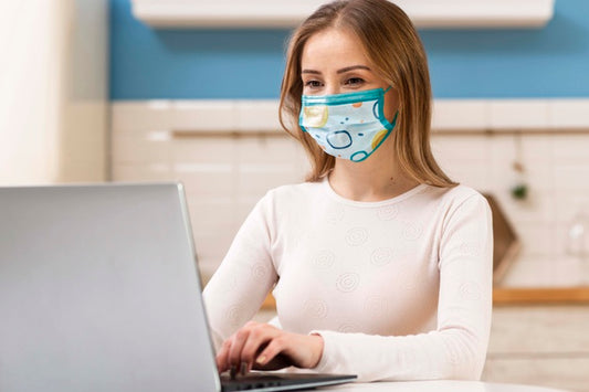 Free Woman With Medical Mask Concept Mock-Up Psd