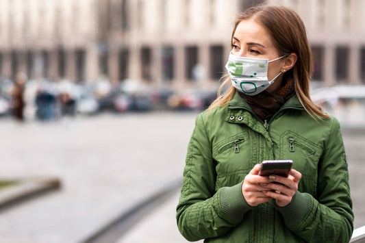 Free Woman With Medical Mask Concept Mock-Up Psd