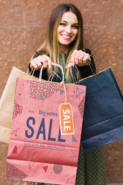 Free Woman With Shopping Bags Psd