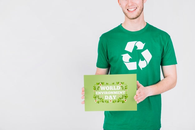 Free World Environment Day Mockup With Volunteer Holding Paper Psd