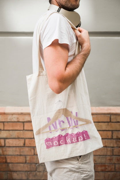 Free Young Man With Bag Mockup Psd